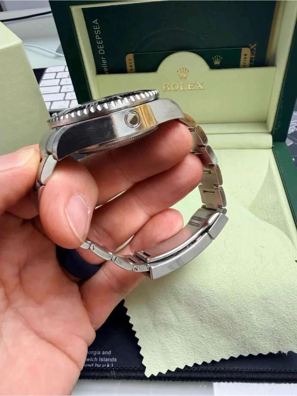 ROLEX DEEPSEA SEA-DWELLER 116660 44MM STEEL